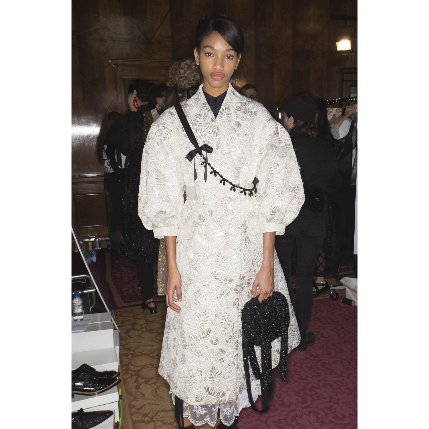 Фото Backstage Simone Rocha Fall 2018 Ready-to-Wear Backstage Simone Rocha осень зима 2018 коллекция неделя моды в Лондане LFW Mainstyles